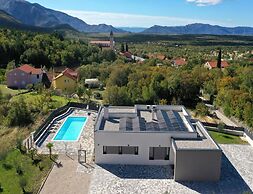 Lovrec Hillside Villa With Pool