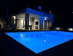 Lovrec Hillside Villa With Pool