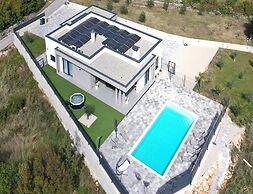 Lovrec Hillside Villa With Pool