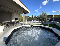 Lovrec Hillside Villa With Pool