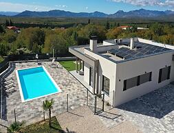 Lovrec Hillside Villa With Pool