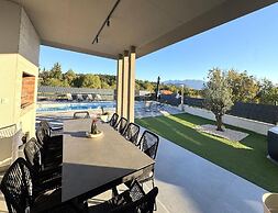 Lovrec Hillside Villa With Pool