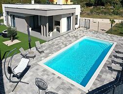 Lovrec Hillside Villa With Pool