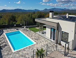 Lovrec Hillside Villa With Pool