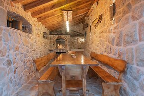 Cozy Villa for 8 With Pool and Jacuzzi