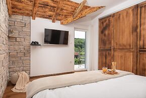Cozy Villa for 8 With Pool and Jacuzzi