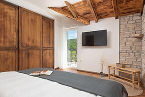 Cozy Villa for 8 With Pool and Jacuzzi