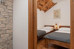 Cozy Villa for 8 With Pool and Jacuzzi