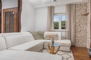 Cozy Villa for 8 With Pool and Jacuzzi