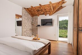 Cozy Villa for 8 With Pool and Jacuzzi