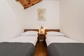 Cozy Villa for 8 With Pool and Jacuzzi