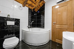 Cozy Villa for 8 With Pool and Jacuzzi