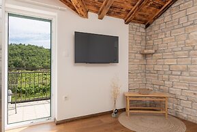 Cozy Villa for 8 With Pool and Jacuzzi
