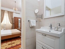 Beachvilla in Orebic With Jacuzzi