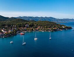 Beachvilla in Orebic With Jacuzzi