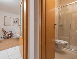 Beachvilla in Orebic With Jacuzzi