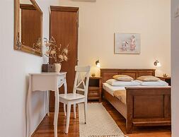 Beachvilla in Orebic With Jacuzzi