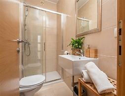 Beachvilla in Orebic With Jacuzzi