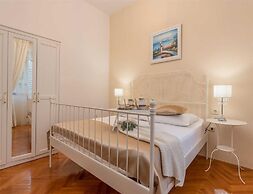 Beachvilla in Orebic With Jacuzzi