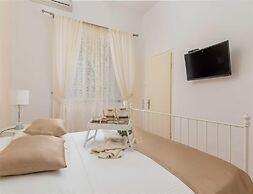 Beachvilla in Orebic With Jacuzzi