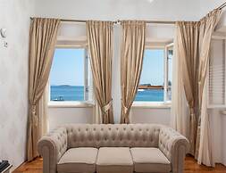 Beachvilla in Orebic With Jacuzzi