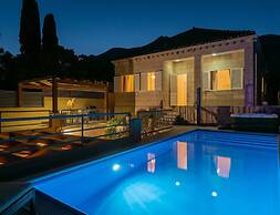 Beachvilla in Orebic With Jacuzzi