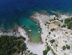 Beachvilla in Orebic With Jacuzzi