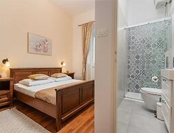 Beachvilla in Orebic With Jacuzzi