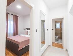 Stylish Villa in Lovrec With Sauna