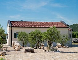 Stylish Villa in Lovrec With Sauna
