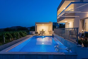 Charming Seaside Villa Getaway