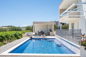 Charming Seaside Villa Getaway