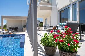 Charming Seaside Villa Getaway