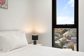 Bright 1-bed Apartment Near Beach and Cafes