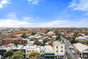 Bright 1-bed Apartment Near Beach and Cafes