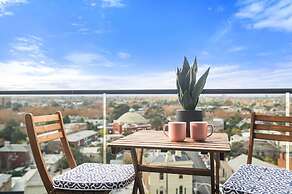 Bright 1-bed Apartment Near Beach and Cafes