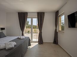 Villa Royal Stone With Pool in Jezera