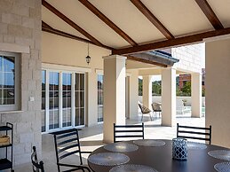 Villa Royal Stone With Pool in Jezera