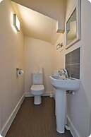 Modern Townhouse in Peterborough
