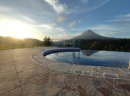 Blue Mountain Lodging Arenal