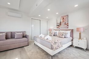 Camacho Studios - Pink Room by Homie