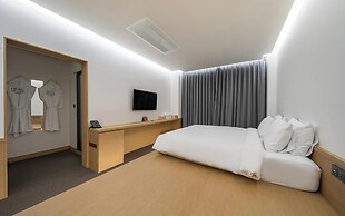 BLUEFROG HOTEL