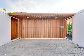 LaLuxe Villa and Residence