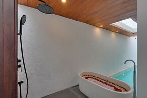 LaLuxe Villa and Residence