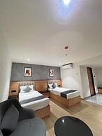 Hotel Tulips Grand