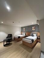 Hotel Tulips Grand