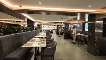 Hotel Tulips Grand