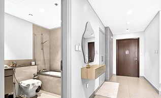 Modern 1BR Forte Near Burj & Mall