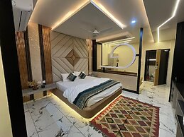 The Hotel Emerald