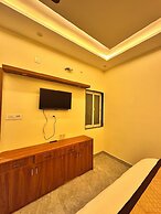 Hotel R.K. Palace near Banke Bihari Temple